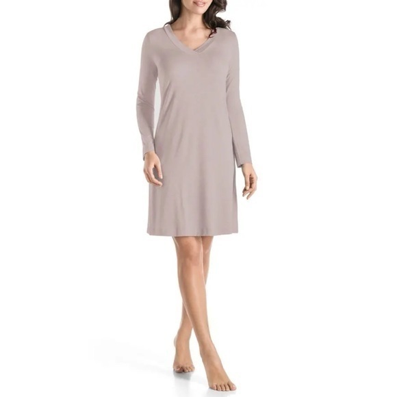 Hanro Other - Hanro Champagne Long Sleeve Gown